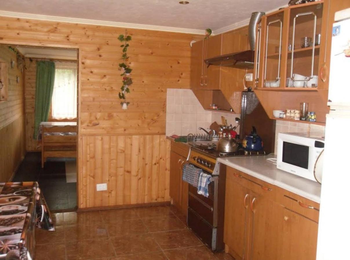 Під Лісом У Гіда Βίλα Γιαρέμτσε Εξωτερικό φωτογραφία